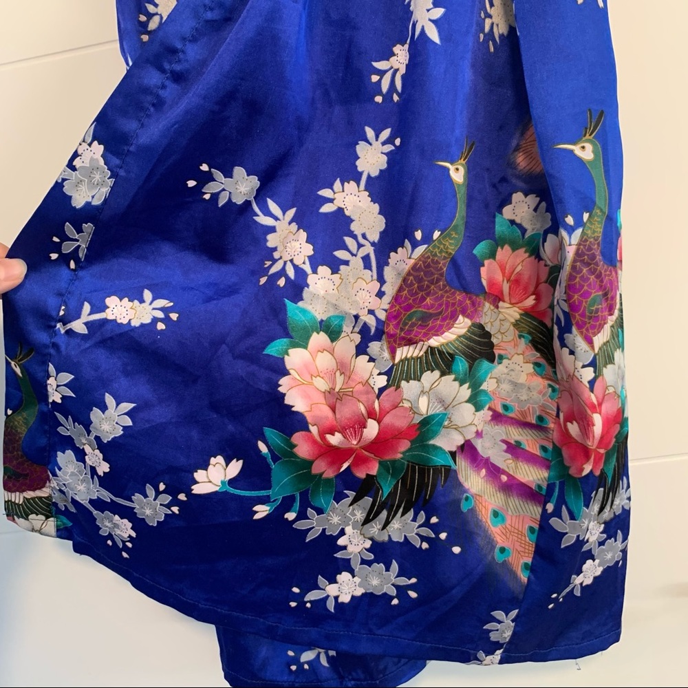 Patterned Peacock Robe & Camisole Set - Picture 4 of 16